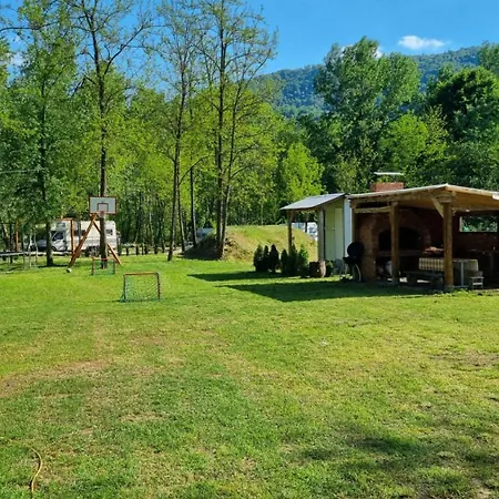 Semesterbostad Jantar- Rusticna Kuca